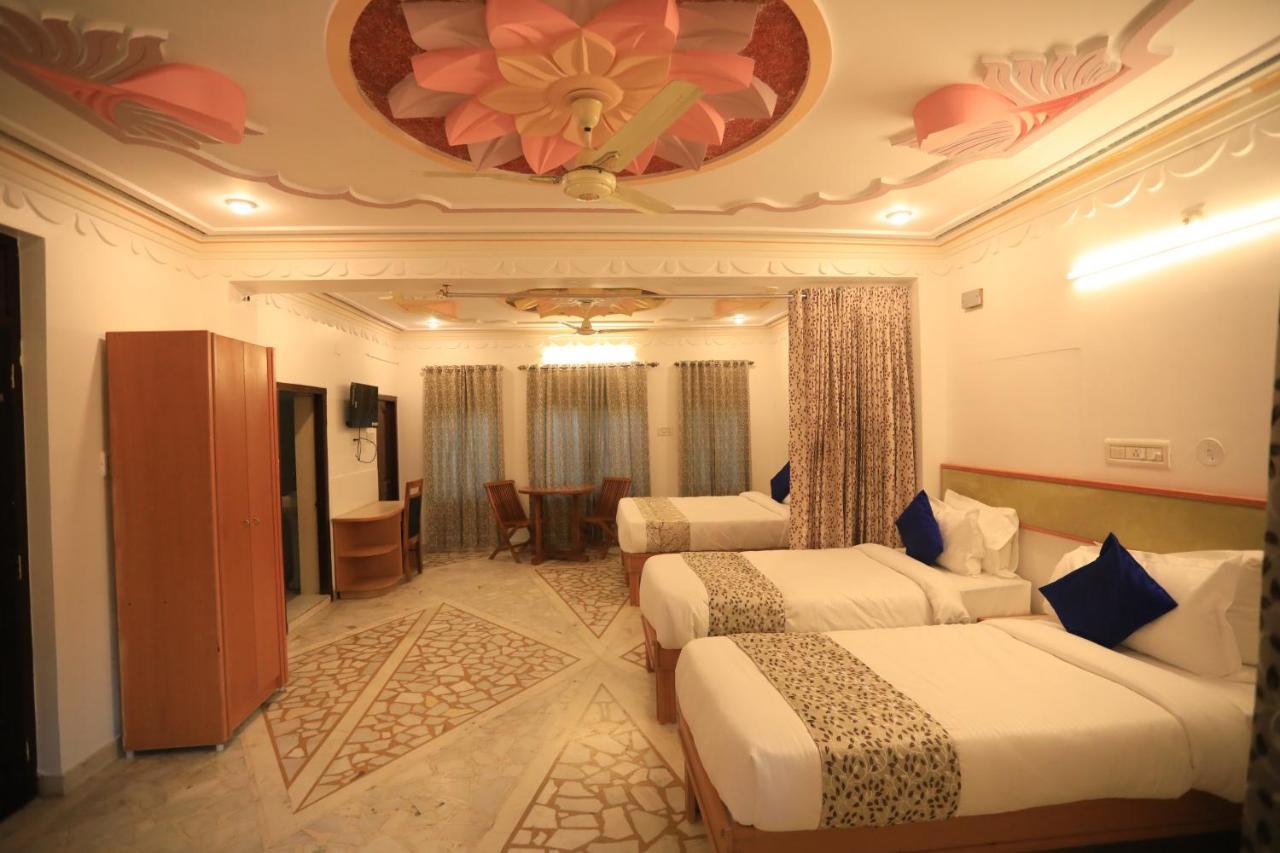 The Kesar Niwas Hotel Удайпур Екстериор снимка