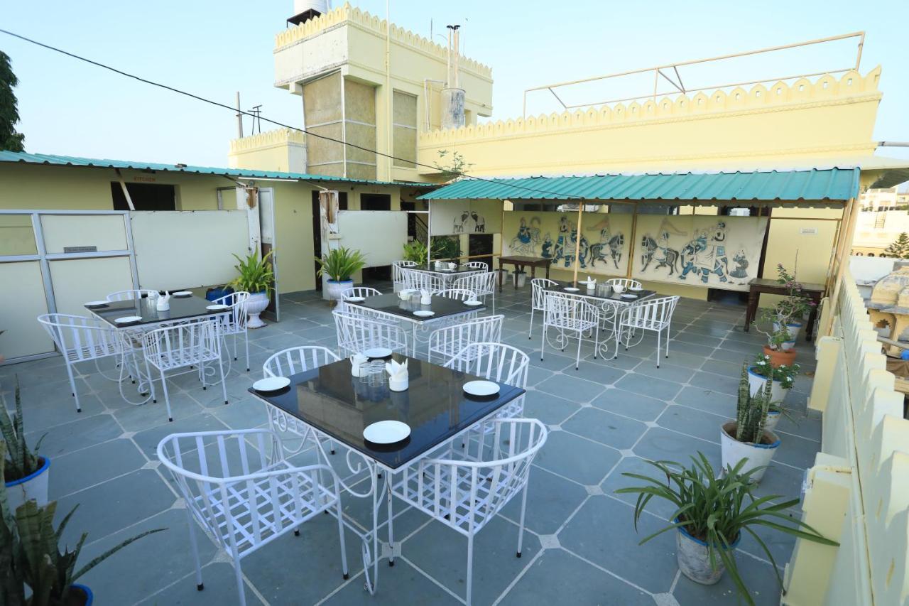 The Kesar Niwas Hotel Удайпур Екстериор снимка