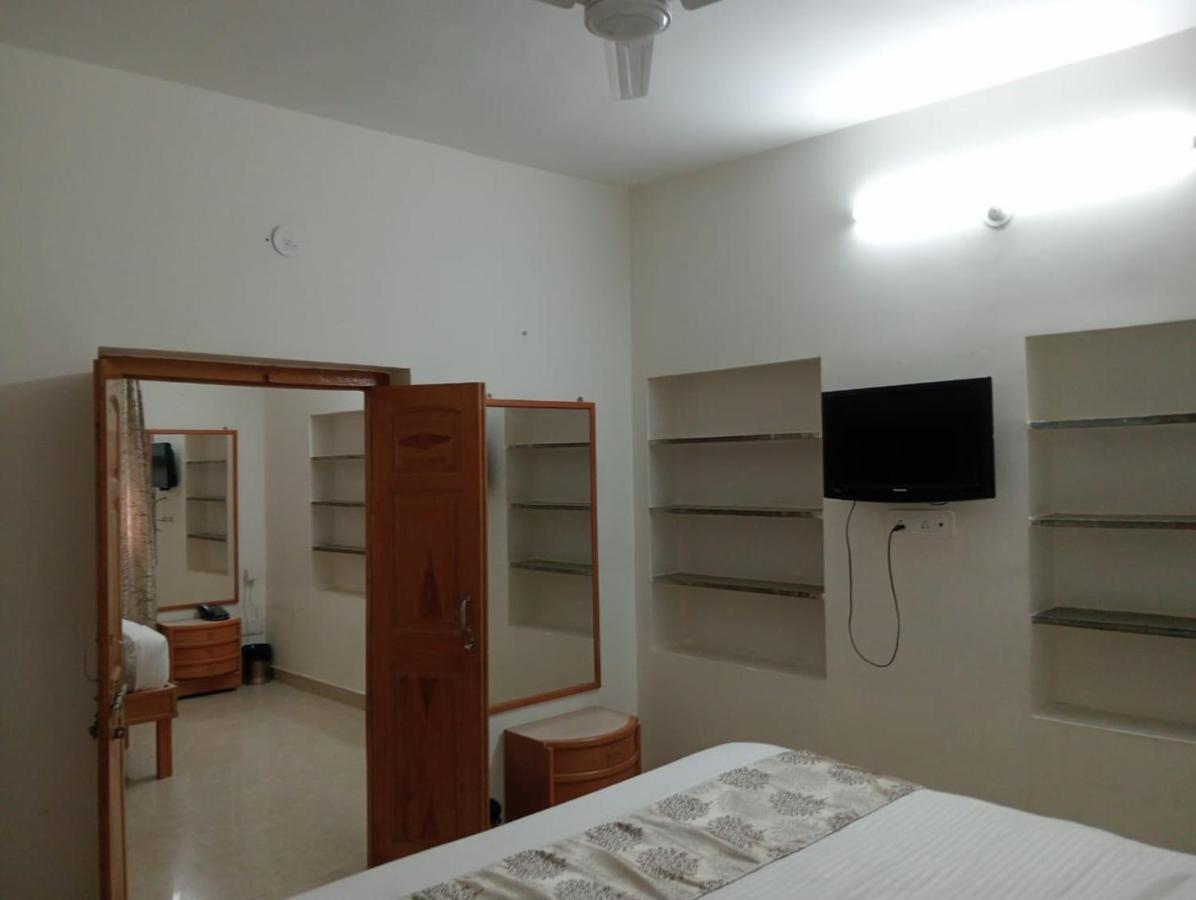 The Kesar Niwas Hotel Удайпур Екстериор снимка