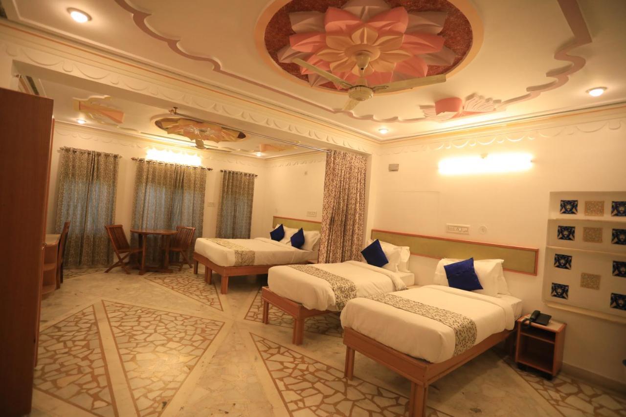 The Kesar Niwas Hotel Удайпур Екстериор снимка