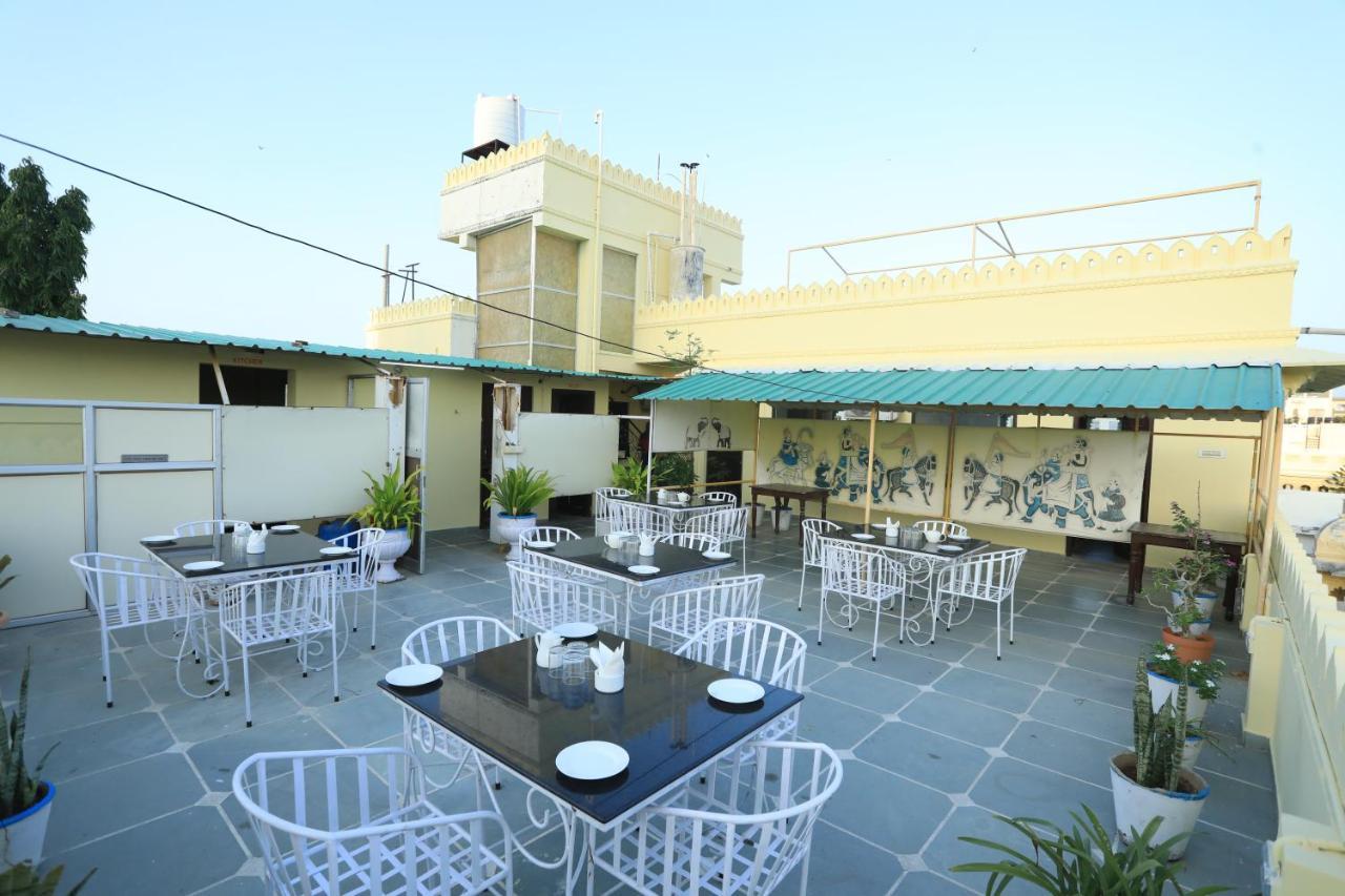 The Kesar Niwas Hotel Удайпур Екстериор снимка
