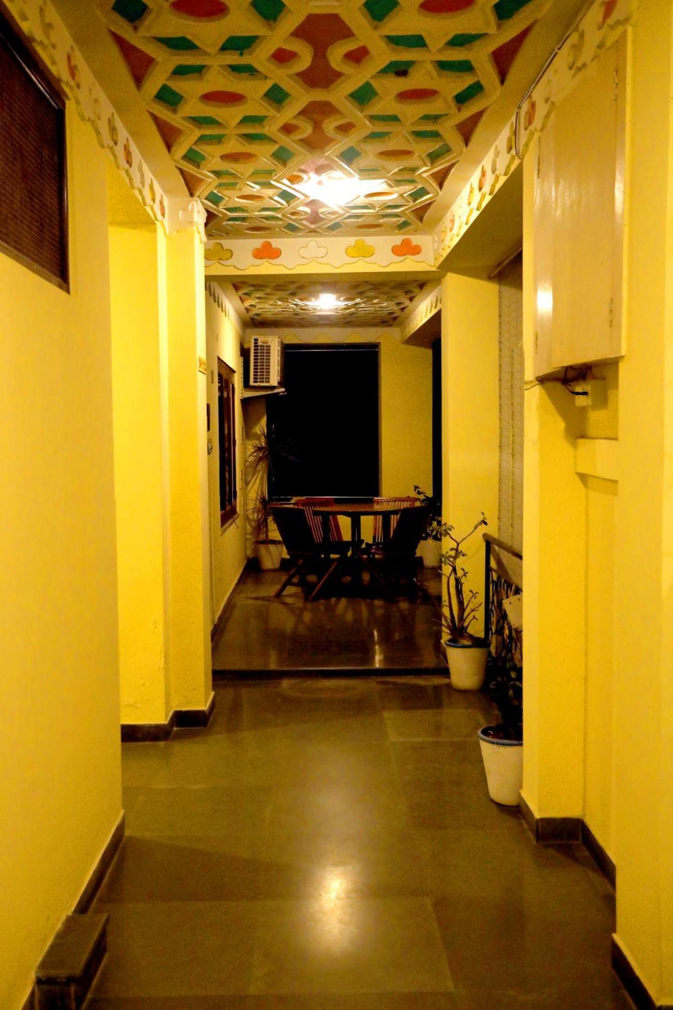 The Kesar Niwas Hotel Удайпур Екстериор снимка