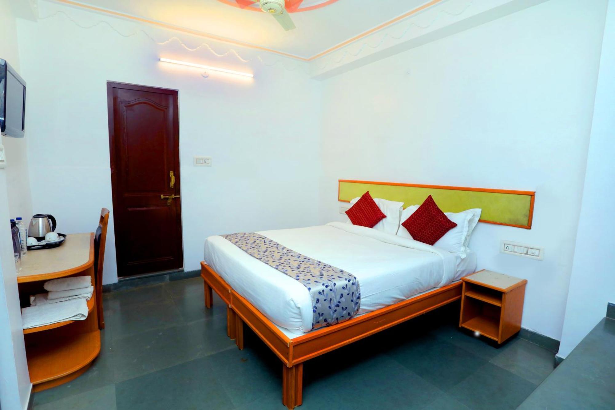 The Kesar Niwas Hotel Удайпур Екстериор снимка