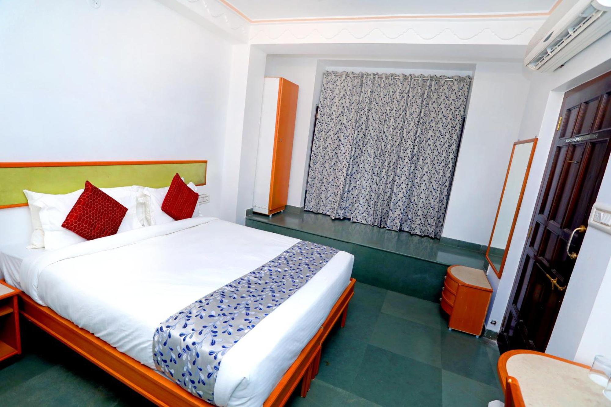 The Kesar Niwas Hotel Удайпур Екстериор снимка