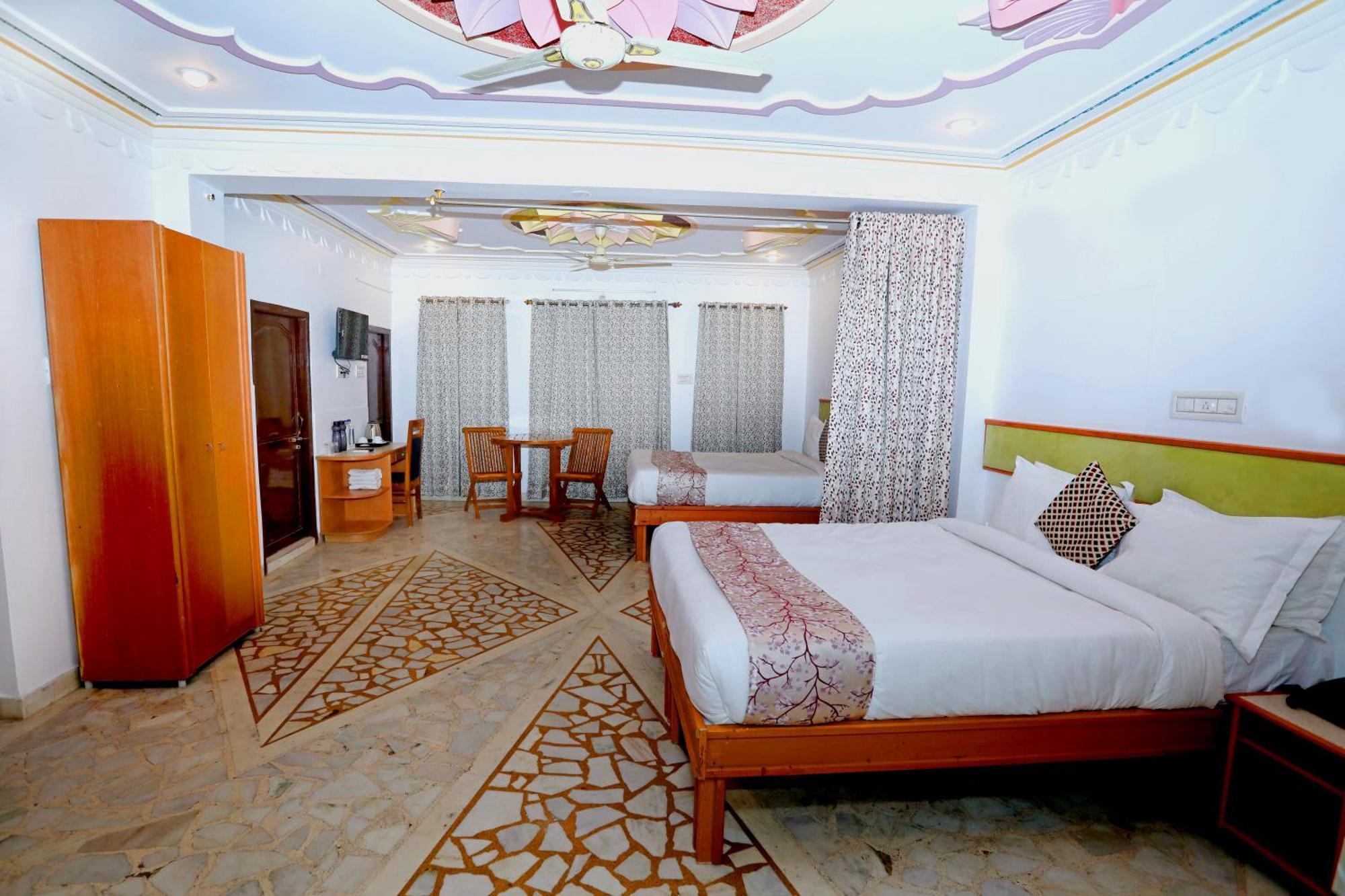 The Kesar Niwas Hotel Удайпур Екстериор снимка