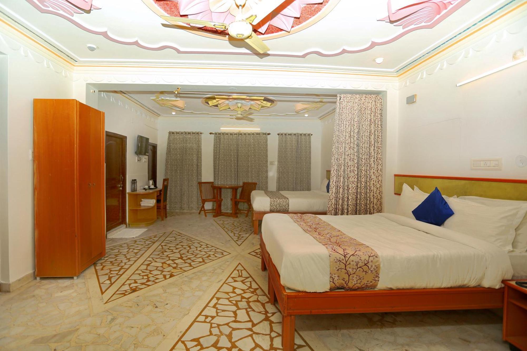 The Kesar Niwas Hotel Удайпур Екстериор снимка