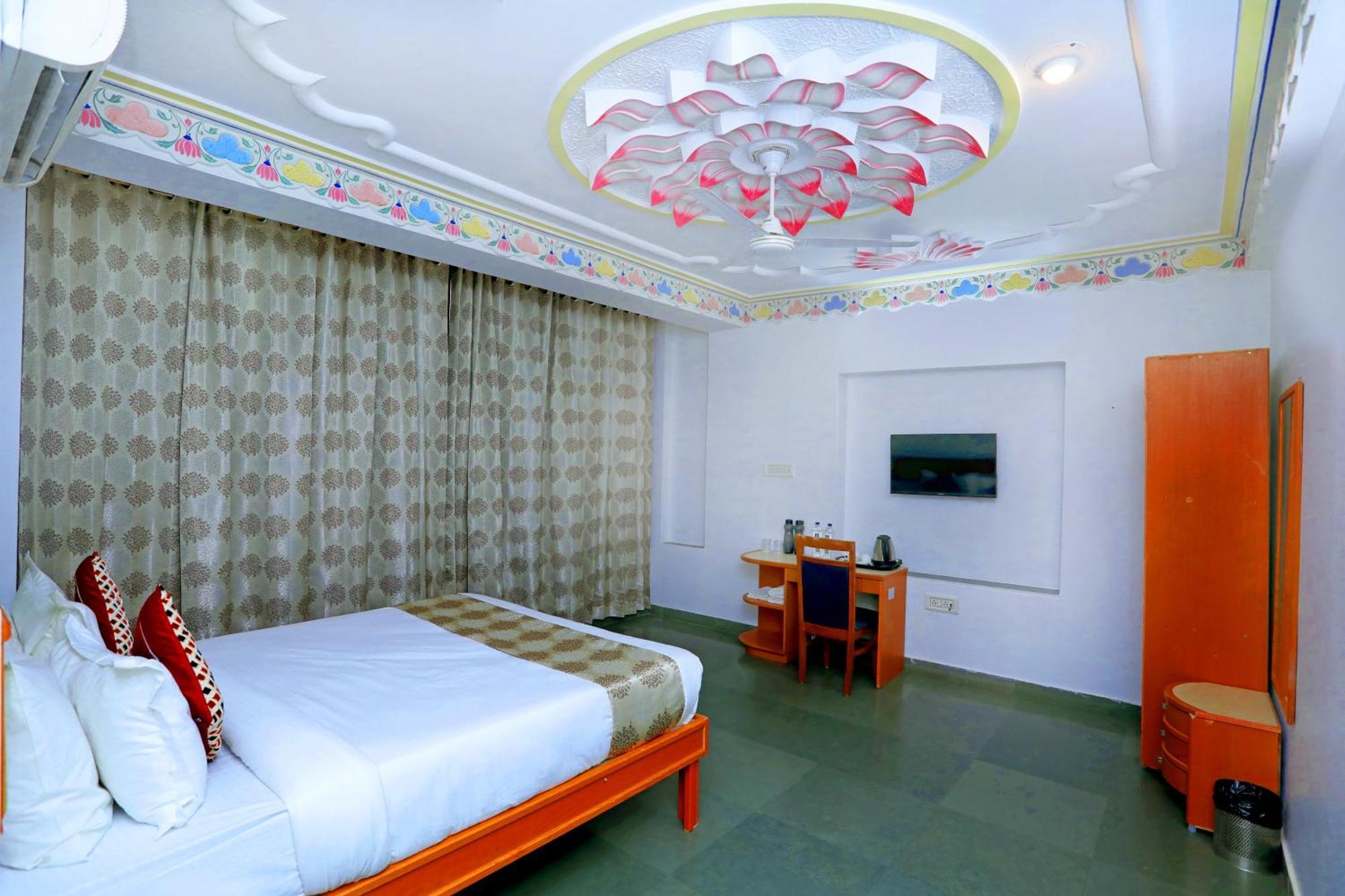 The Kesar Niwas Hotel Удайпур Екстериор снимка