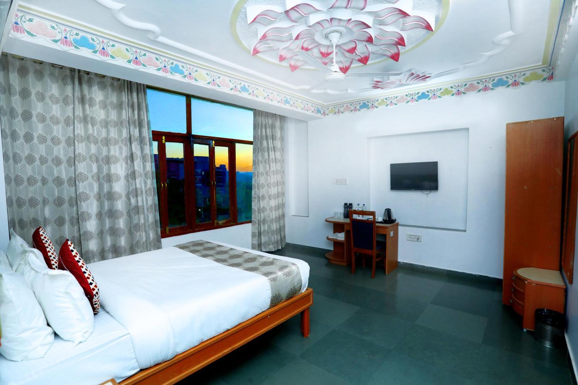 The Kesar Niwas Hotel Удайпур Екстериор снимка