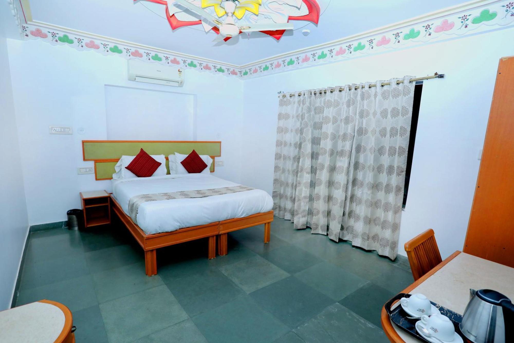 The Kesar Niwas Hotel Удайпур Екстериор снимка