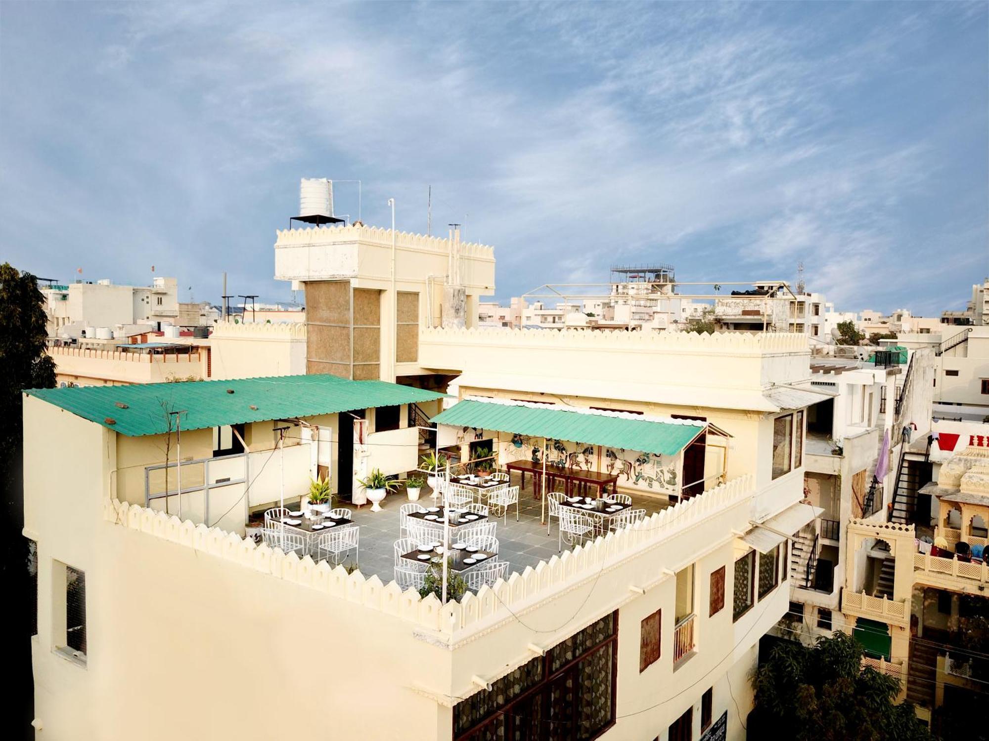 The Kesar Niwas Hotel Удайпур Екстериор снимка