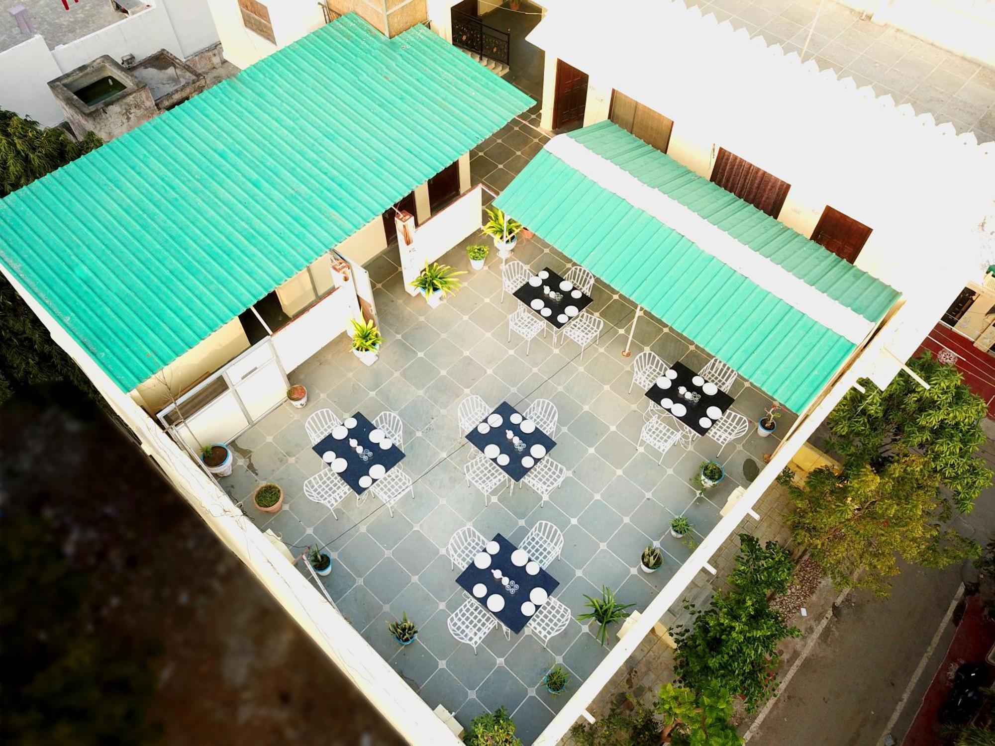 The Kesar Niwas Hotel Удайпур Екстериор снимка